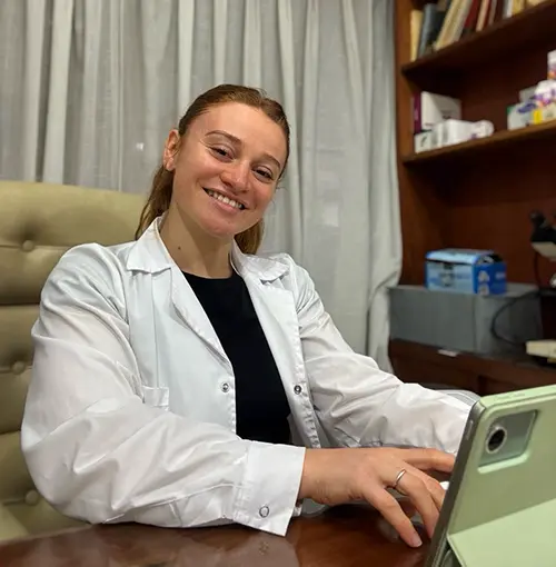 Nutricionista en una consulta online